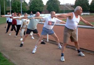 Wirbelsäulen-Gymnastik im Stadion